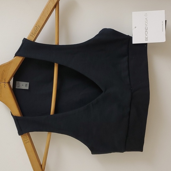 New with tags Beyond yoga cropped top size small - Picture 1 of 9